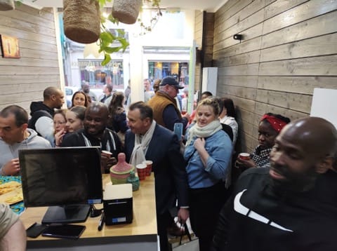 Ambiance conviviale au restaurant